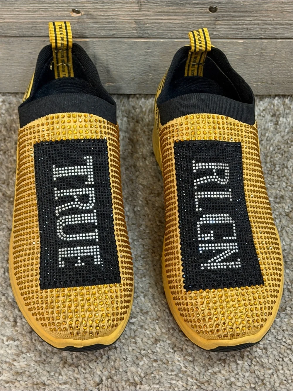 True Religion Aurelia Rhinestone Slip On Sneakers Gold Black Sparkle Size 7 Y2K